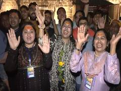
      
      300 Indian origin Pakistani citizens visits Dwarkadhish Temple 
      
      