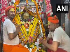 
      
      Varanasi: Morning aarti performed at Ashta Bhuji Temple
      
      