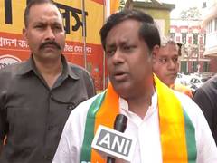 
      
      WB BJP chief Sukanta Majumdar hoists party's flag in Kolkata
      
      