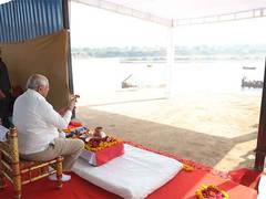 
      
      Gujarat CM Bhupendra Patel worships Narmada Maiyya 
      
      