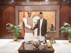 
      
      Union Minister Chouhan, Nepal PM Oli discuss strengthening ties 
      
      