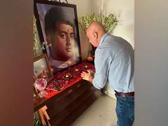 
      
      Anupam Kher visits family of legendary actor Manoj Kumar
      
      
