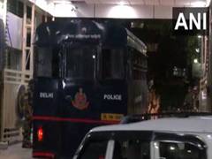 
      
      Mumbai attacks accused Tahawwur Rana brought to NIA headquar
      
      