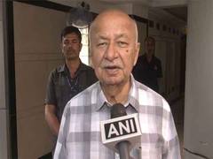 
      
      Govt has done good thing: Congress' Sushil Shinde on Tahawwur Ra 
      
      