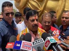 
      
      MP CM Mohan Yadav offers prayers at Pitra Parvat Hanuman Temple 
      
      