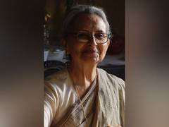 
      
      Soha celebrates mom Sharmila Tagore's return to Bengali cinema
      
      