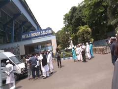 
      
      West Bengal CM to hold meeting with Muslim clerics 
      
      