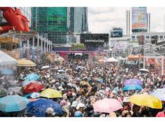 
      
      Songkran World Water Festival Sparkles Central World 
      
      