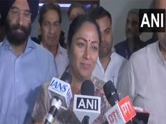 
      
      Rekha Gupta chairs meeting on implementation of Ayushman Cards
      
      