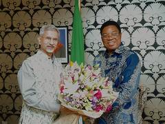 
      
      EAM Jaishankar meets Tanzanian PM Kassim Majaliwa
      
      