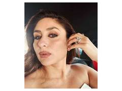 
    Check out Kareena Kapoor's obsession with 'selfies'
    