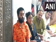 
      
      Arijit Singh offers prayers at Ujjain’s Mahakaleshwar Temple
      
      
