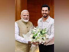 
      
      Randeep Hooda meets PM Modi in New Delhi
      
      