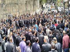 
      
      Shimla: HC lawyers protest, demand action against policeman
      
      