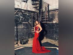 
    Shilpa Shetty looks 'red hot' in corset and drape skirt ensemble
    