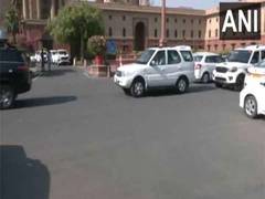 
      
      Pahalgam terror attack: Amit Shah, Jaishankar meets Murmu
      
      
