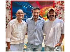 
      
      Vikrant Massey to play Sri Sri Ravi Shankar in 'White'
      
      