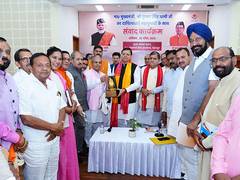 
      
      Uttarakhand CM Dhami meets with newly appointed office bearers
      
      