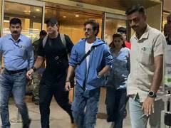 
      
      SRK serves style goals at Mumbai airport with his dapper look
      
      