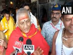 
      
      Mizoram Governor General VK Singh offers prayers at  Shri Mahaka
      
      