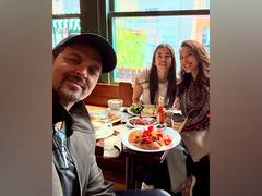 
      
      Hrithik Roshan, Saba Azad enjoy lunch date in US with Sophie
      
      
