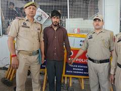 
      
      Man arrested for allegedly impersonating as registered porter
      
      
