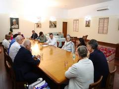 
      
      Sonia Gandhi and Rahul Gandhi meet delegation from Progressive In
      
      