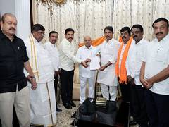 
      
      Karnataka BJP leaders meet state Governor
      
      