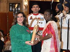 
      
      President Murmu presents Padma Shri to Kuwaiti Yoga enthusiast
      
      