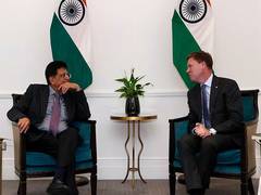 
      
      Piyush Goyal meets business leaders in London to boost India-UK i
      
      