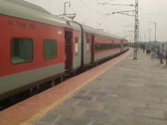 
      
      Robbery on Rayalaseema Express near Gooty, gold looted 
      
      