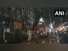 
      
      Fire breaks out in building in Kolkata's Falpatti Machhu
      
      
