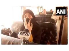 
      
      Pakistan citizens continue to leave India via Attari
      
      