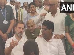 
      
      Rahul Gandhi meets family of Pahalgam victim in Kanpur
      
      