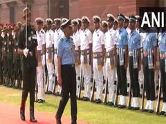 
      
      Air Marshal Ashutosh Dixit receives Tri-Service Guard of Honour a
      
      