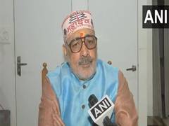 
      
      Giriraj Singh hails PM Modi for approving caste census 
      
      