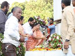 
      
      Mumbai: Deputy CM Eknath Shinde pays tribute to martyrs 
      
      