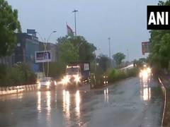 
      
      Heavy rain lashes parts of Delhi
      
      