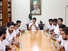 
      
      NSUI delegation meets Rahul Gandhi, seeks restoration of election
      
      