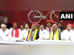 
      
      Akhilesh Yadav promises caste census if SP wins
      
      
