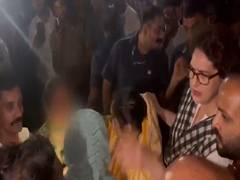 
      
      Priyanka Gandhi helps accident victim in Kozhikode
      
      