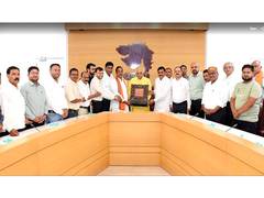 
      
      delegation meets CM Bhupendra Patel 
      
      