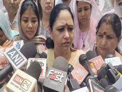 
      
      Haryana CM's wife Suman Saini pays tribute to Navy officer Vinay 
      
      