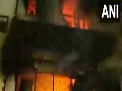 
      
      UP: Massive fire breaks out at six-storey building in Kanpur
      
      