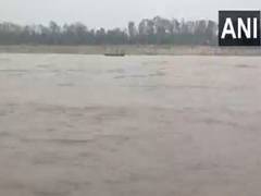 
      
      J-K: Water level increases in Chenab River in Akhnoor  
      
      
