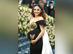 
      
      Mom-to-be Kiara flaunts her baby bump at her Met Gala debut
      
      