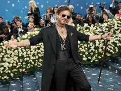 
      
      SRK recreates his signature pose at Met Gala 2025
      
      