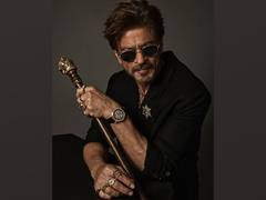 
      
      SRK thanks Sabyasachi for his  Met Gala debut
      
      