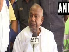
      
      Devegowda hails India's 