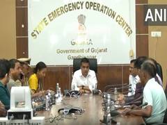 
      
      Gujarat Home Minister Harsh Sanghavi holds meeting at State Emerg
      
      